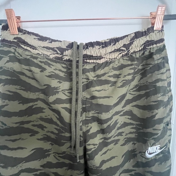 Nike AOP Big Swoosh Wind Breakers - Picture 5 of 5